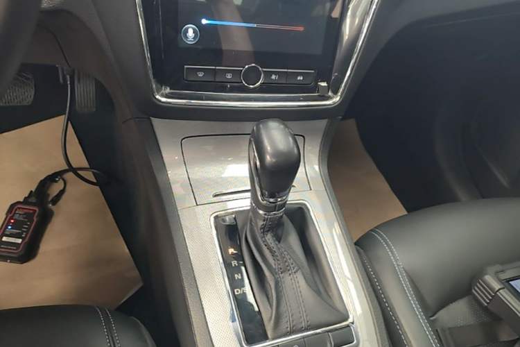 Used Roewe RX5 2020 20T Automatic 4G Connected Million Edition Gear Lever