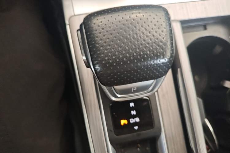Used Roewe RX5 2020 PLUS 300TGI Automatic Ali National Style Luxury Edition Gear Lever