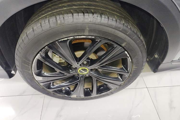 Used Roewe RX5 2020 PLUS 300TGI Automatic Ali National Trend Flagship Edition Left Front Wheel Hub