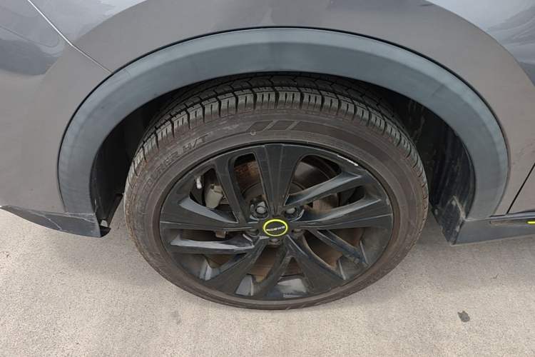 Used Roewe RX5 2020 PLUS 300TGI Automatic Ali National Style Ronglin Edition Left Front Wheel Hub