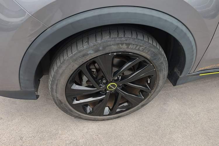 Used Roewe RX5 2020 PLUS 300TGI Automatic Ali National Style Ronglin Edition Left Front Wheel Hub