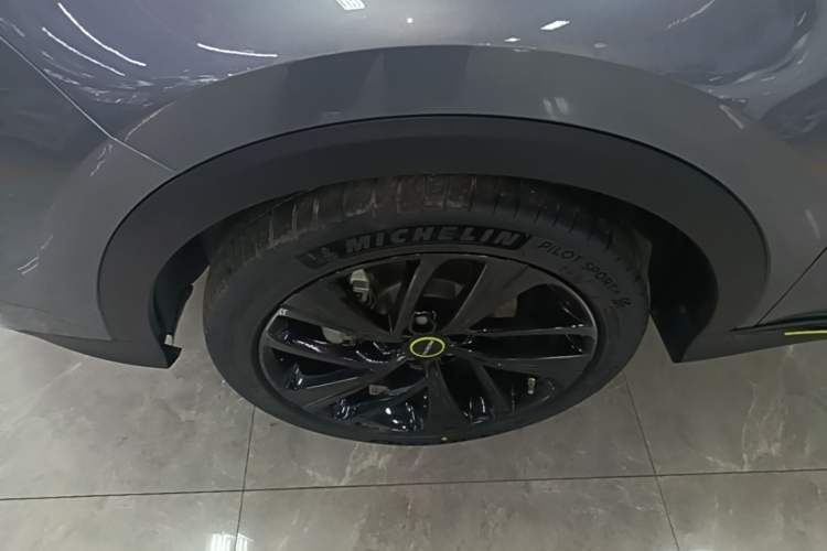 Used Roewe RX5 2020 PLUS 300TGI Automatic Ali National Trend Flagship Edition Left Front Wheel Hub