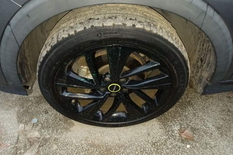 Used Roewe RX5 2020 PLUS 300TGI Automatic Ali National Trend Flagship Edition Left Front Wheel Hub