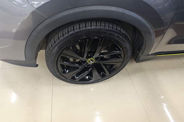 Used Roewe RX5 2020 PLUS 300TGI Automatic Ali National Style Luxury Edition Left Front Wheel Hub