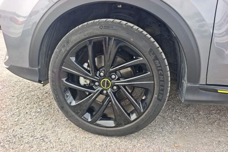 Used Roewe RX5 2020 PLUS 300TGI Automatic Ali National Style Ronglin Edition Left Front Wheel Hub