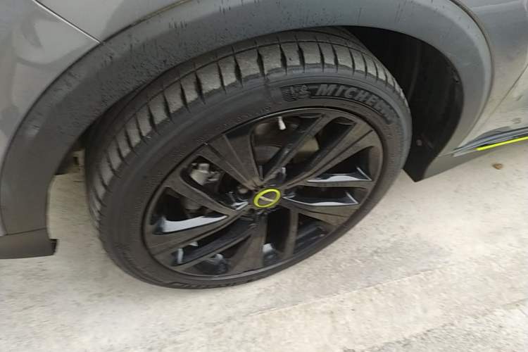 Used Roewe RX5 2020 PLUS 300TGI Automatic Ali National Style Luxury Edition Left Front Wheel Hub