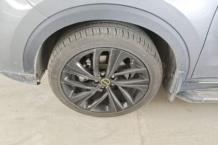 Used Roewe RX5 2020 PLUS 300TGI Automatic Ali National Trend Flagship Edition Left Front Wheel Hub