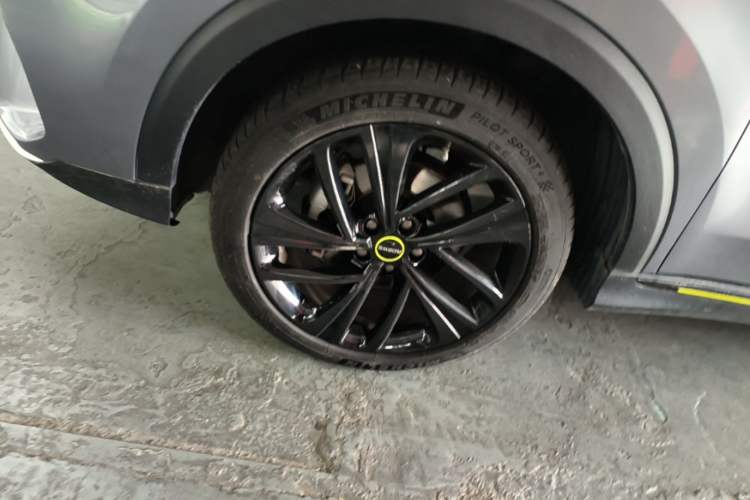 Used Roewe RX5 2020 PLUS 300TGI Automatic Ali National Style Ronglin Edition Left Front Wheel Hub