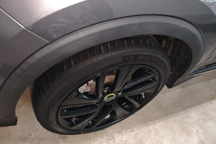 Used Roewe RX5 2020 PLUS 300TGI Automatic Ali National Trend Flagship Edition Left Front Wheel Hub