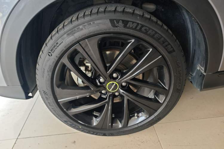 Used Roewe RX5 2020 PLUS 300TGI Automatic Ali National Style Ronglin Edition Left Front Wheel Hub