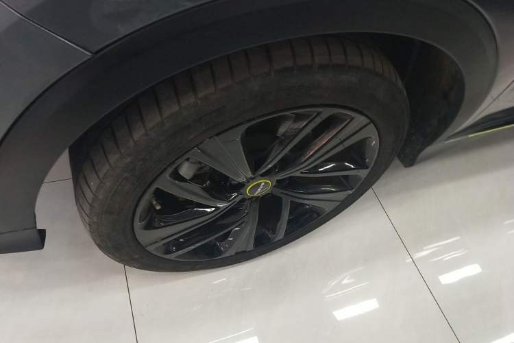 Used Roewe RX5 2020 PLUS 300TGI Automatic Ali National Style Ronglin Edition Left Front Wheel Hub