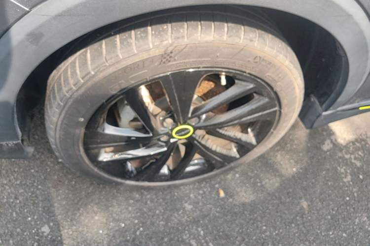 Used Roewe RX5 2020 PLUS 300TGI Automatic Ali National Trend Flagship Edition Left Front Wheel Hub