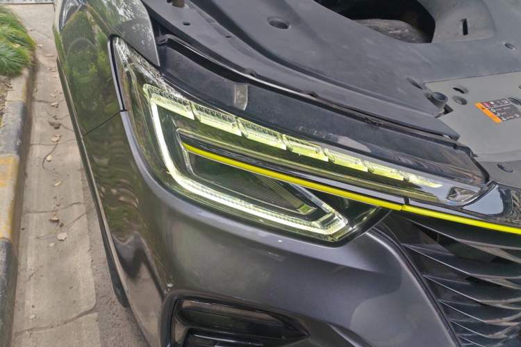 Used Roewe RX5 2020 PLUS 300TGI Automatic Ali National Style Ronglin Edition Right Front Headlight