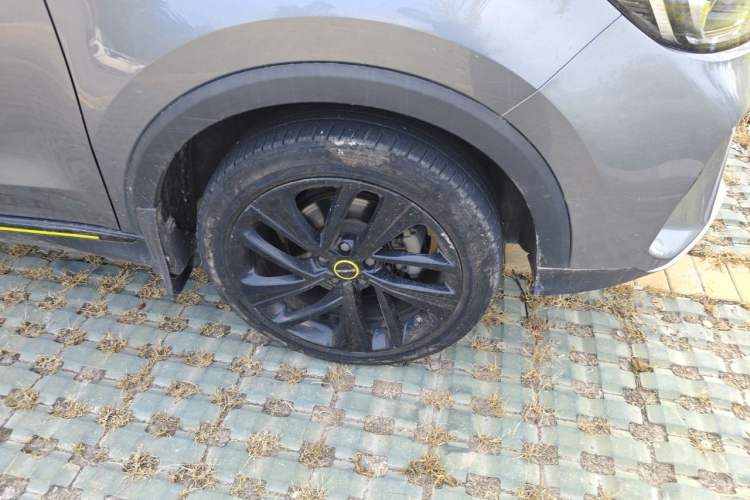 Used Roewe RX5 2020 PLUS 300TGI Automatic Ali National Style Ronglin Edition Right Front Wheel Hub
