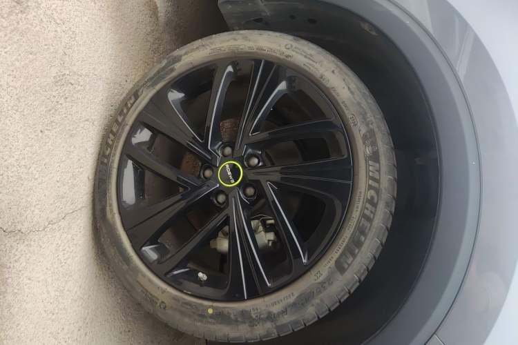 Used Roewe RX5 2020 PLUS 300TGI Automatic Ali National Style Ronglin Edition Right Front Wheel Hub