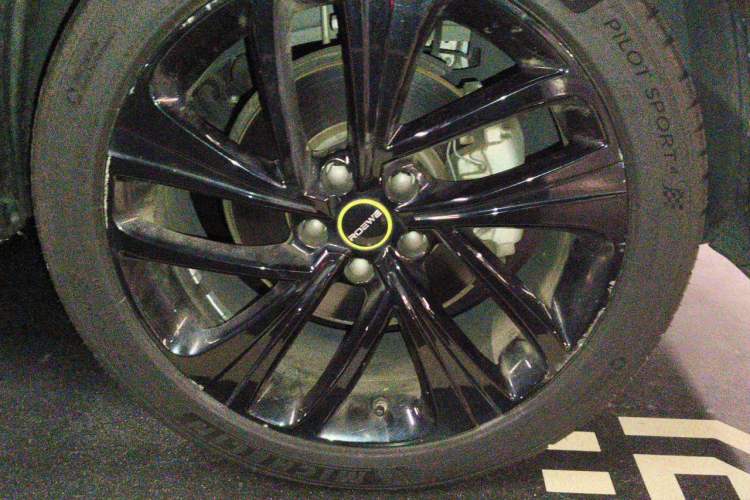 Used Roewe RX5 2020 PLUS 300TGI Automatic Ali National Style Ronglin Edition Right Front Wheel Hub
