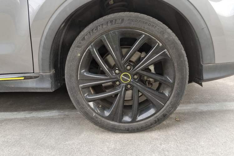 Used Roewe RX5 2020 PLUS 300TGI Automatic Ali National Style Ronglin Edition Right Front Wheel Hub