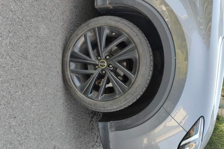 Used Roewe RX5 2020 PLUS 300TGI Automatic Ali National Trend Flagship Edition Right Front Wheel Hub