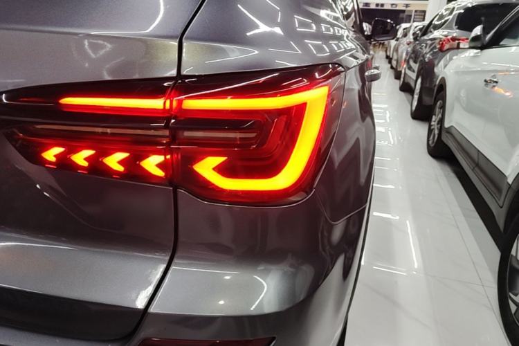 Used Roewe RX5 2020 PLUS 300TGI Automatic Ali National Trend Flagship Edition Right Rear Taillight