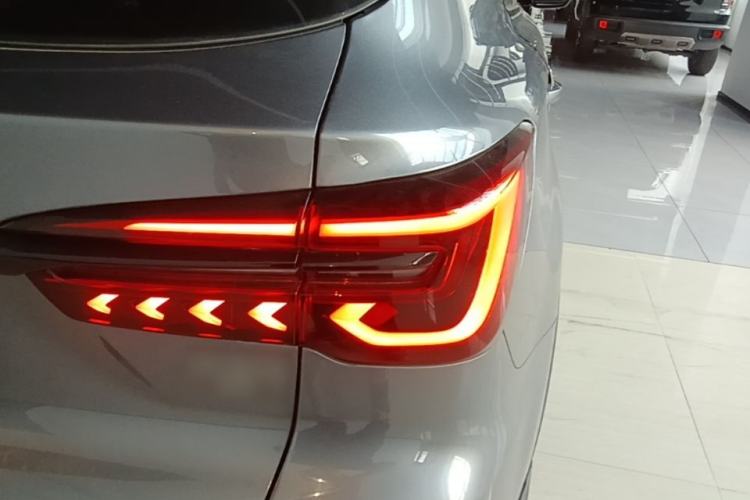 Used Roewe RX5 2020 PLUS 300TGI Automatic Ali National Style Ronglin Edition Right Rear Taillight