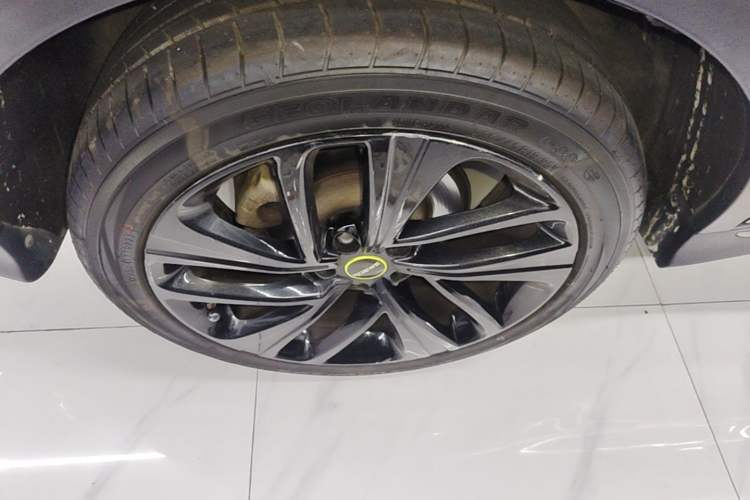 Used Roewe RX5 2020 PLUS 300TGI Automatic Ali National Trend Flagship Edition Right Rear Wheel Hub