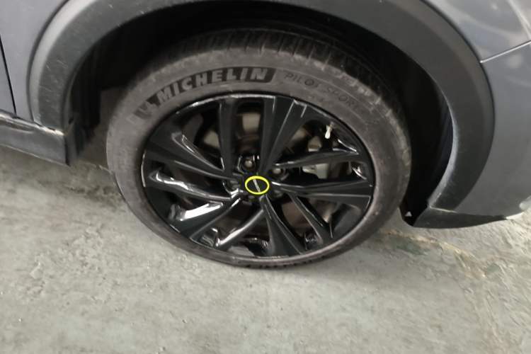 Used Roewe RX5 2020 PLUS 300TGI Automatic Ali National Style Ronglin Edition Right Rear Wheel Hub