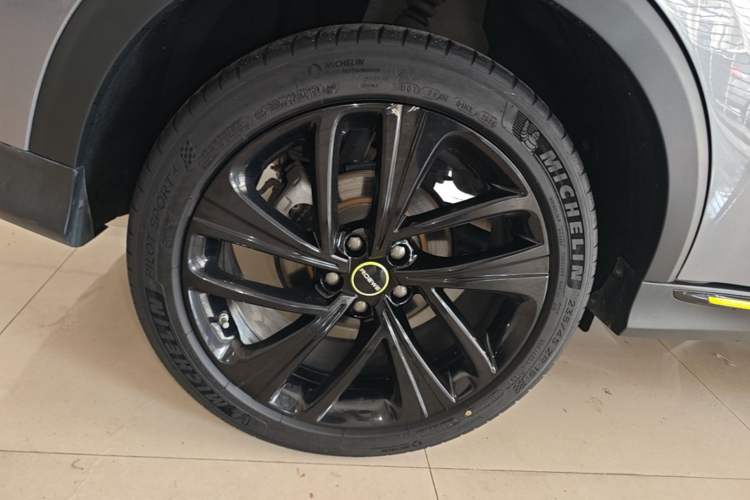 Used Roewe RX5 2020 PLUS 300TGI Automatic Ali National Style Ronglin Edition Right Rear Wheel Hub