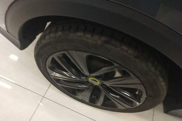 Used Roewe RX5 2020 PLUS 300TGI Automatic Ali National Style Ronglin Edition Right Rear Wheel Hub