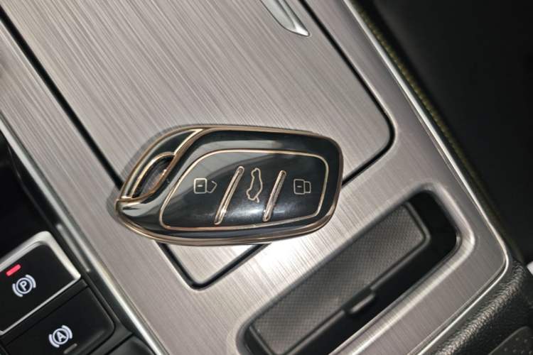 Used Roewe RX5 2020 PLUS 300TGI Automatic Ali National Style Ronglin Edition Vehicle Key