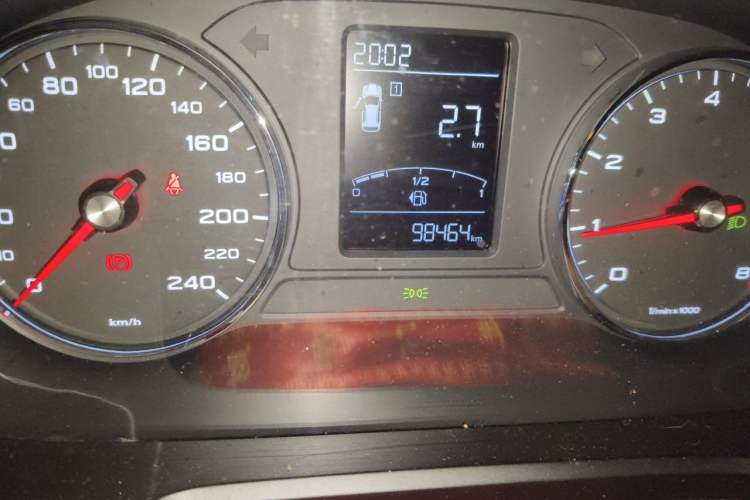 Used Roewe RX5 2020 20T Manual 4G Connect Super-Luxury Flagship Edition Odometer Close Up