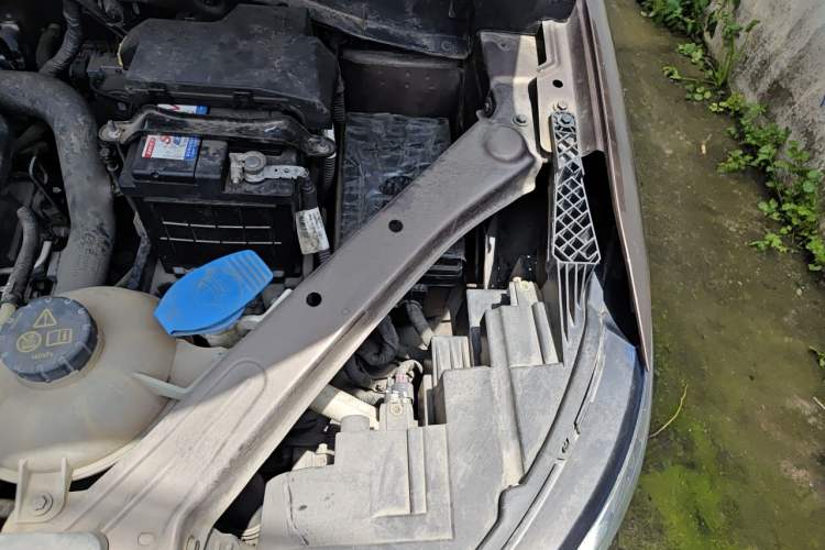 Used Roewe RX5 2020 20T Automatic 4G Connect Superior Flagship Edition Engine Bay Left