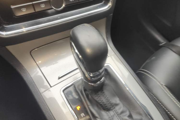 Used Roewe RX5 2020 20T Automatic 4G Connect Excellence Edition Gear Lever