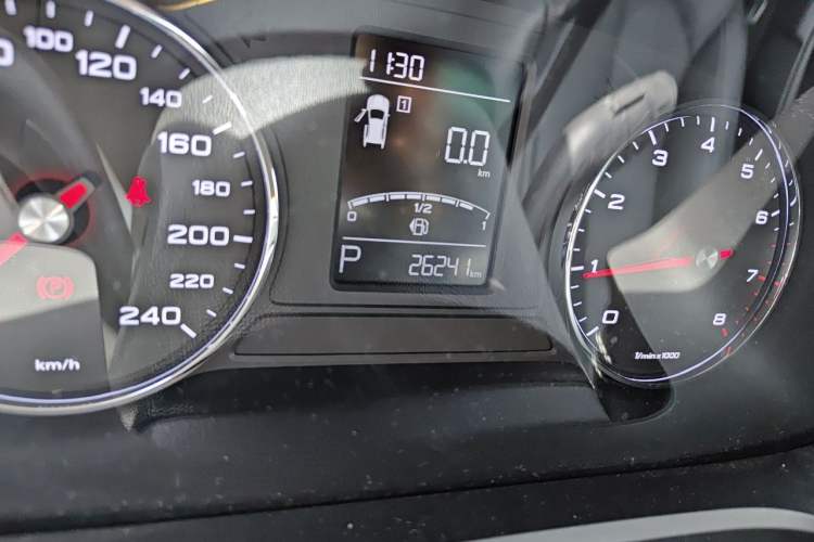 Used Roewe RX5 2020 20T Automatic 4G Connect Superior Flagship Edition Odometer Close Up