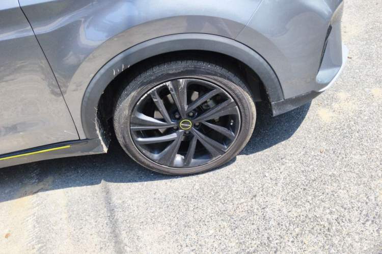 Used Roewe RX5 2020 PLUS 300TGI Automatic Ali National Style Ronglin Edition Right Front Wheel Hub