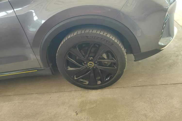 Used Roewe RX5 2020 PLUS 300TGI Automatic Ali National Style Ronglin Edition Right Front Wheel Hub