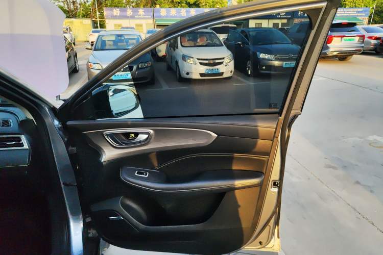 Used Roewe RX5 2020 PLUS 300TGI Automatic Ali National Trend Flagship Edition Interior 5