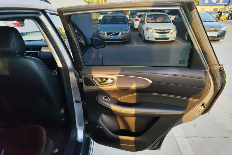 Used Roewe RX5 2020 PLUS 300TGI Automatic Ali National Trend Flagship Edition Interior 6