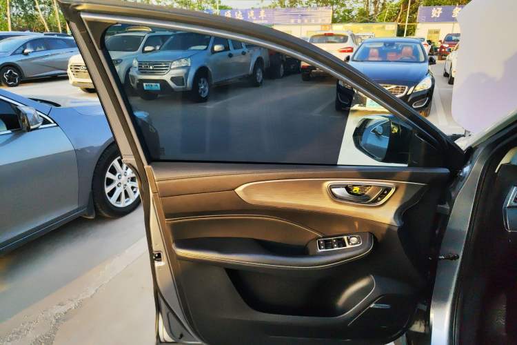 Used Roewe RX5 2020 PLUS 300TGI Automatic Ali National Trend Flagship Edition Interior 7