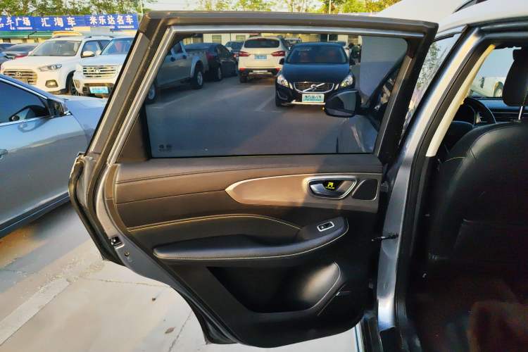 Used Roewe RX5 2020 PLUS 300TGI Automatic Ali National Trend Flagship Edition Interior 8