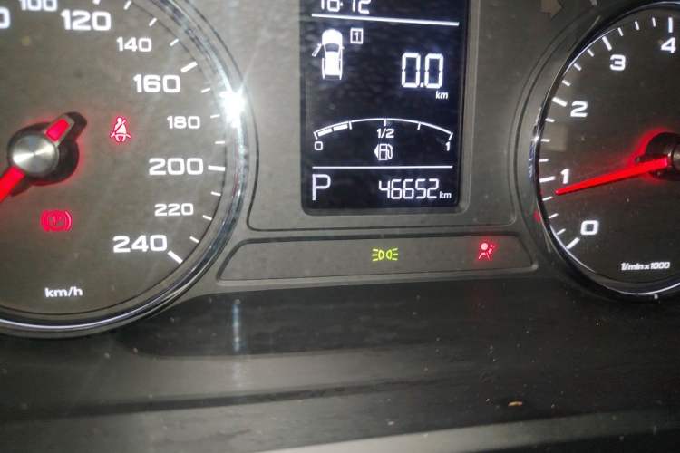 Used Roewe RX5 2020 20T Automatic 4G Connect Superior Flagship Edition Odometer Close Up