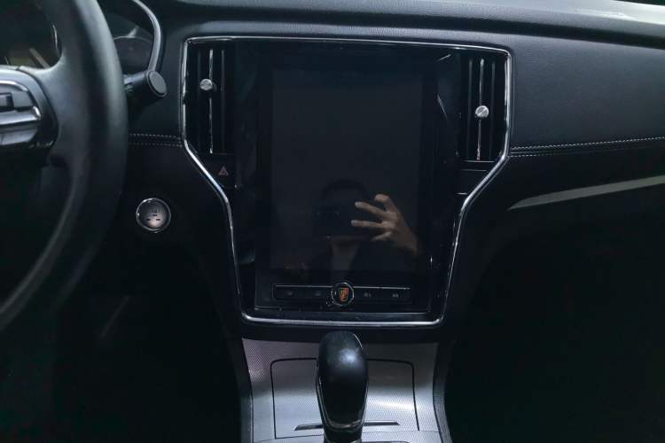 Used Roewe RX5 2020 20T Automatic 4G Connected Million Edition Audio And AC Panel