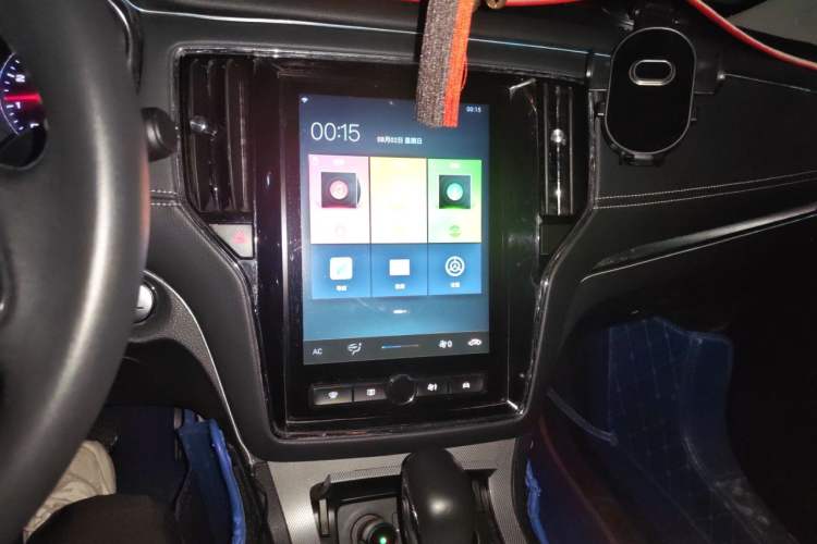 Used Roewe RX5 2020 20T Automatic 4G Connected Million Edition Audio And AC Panel