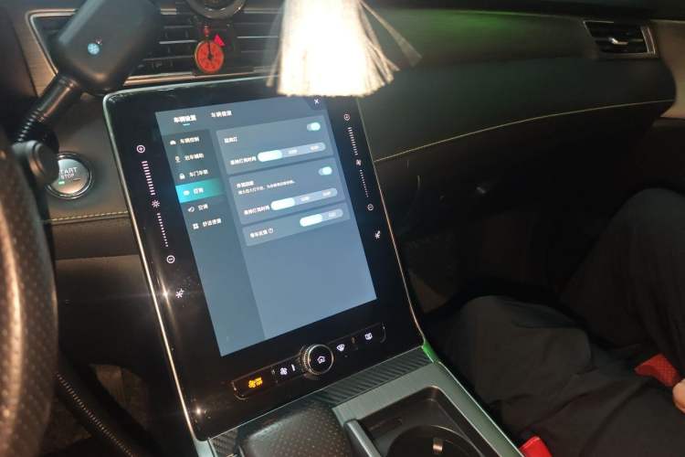 Used Roewe RX5 2020 PLUS 300TGI Automatic Ali National Trend Flagship Edition Audio And AC Panel