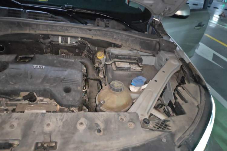 Used Roewe RX5 2020 20T Automatic 4G Connected Million Edition Engine Bay Left