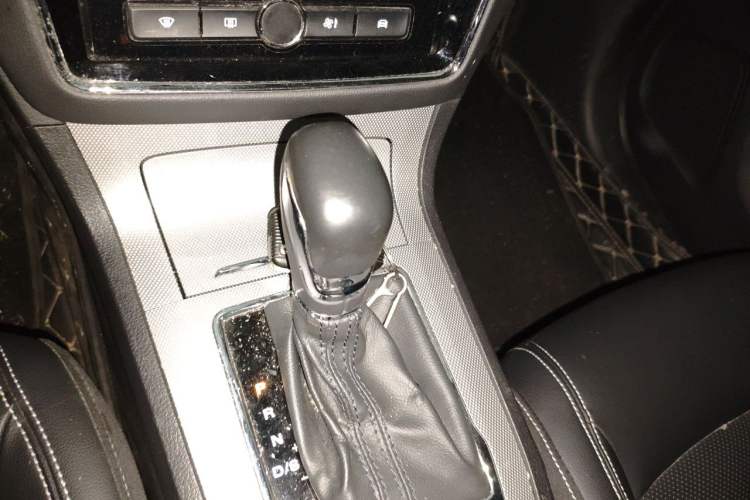 Used Roewe RX5 2020 20T Automatic 4G Connected Million Edition Gear Lever