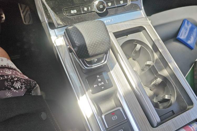 Used Roewe RX5 2020 PLUS 300TGI Automatic Ali National Style Ronglin Edition Gear Lever