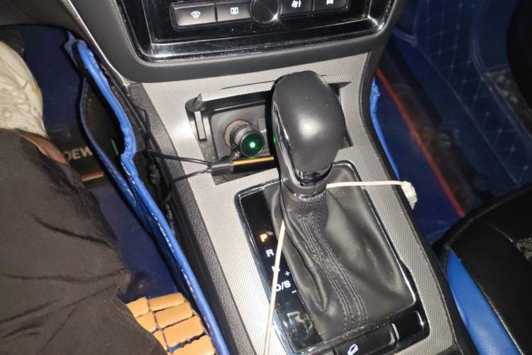 Used Roewe RX5 2020 20T Automatic 4G Connected Million Edition Gear Lever