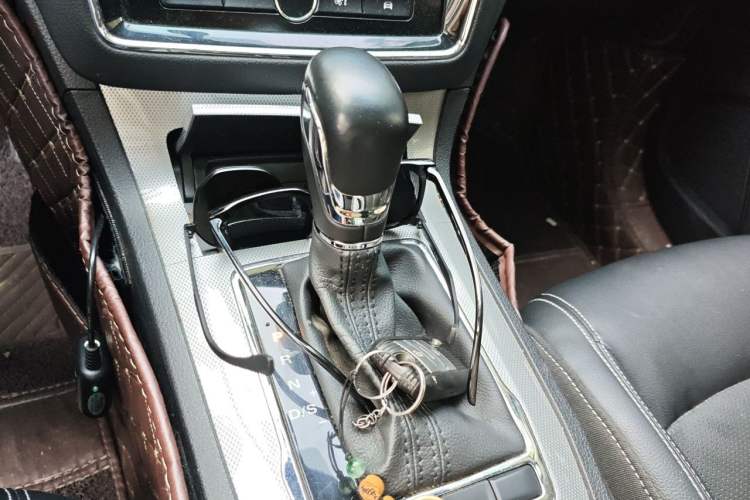 Used Roewe RX5 2020 20T Automatic 4G Connected Million Edition Gear Lever