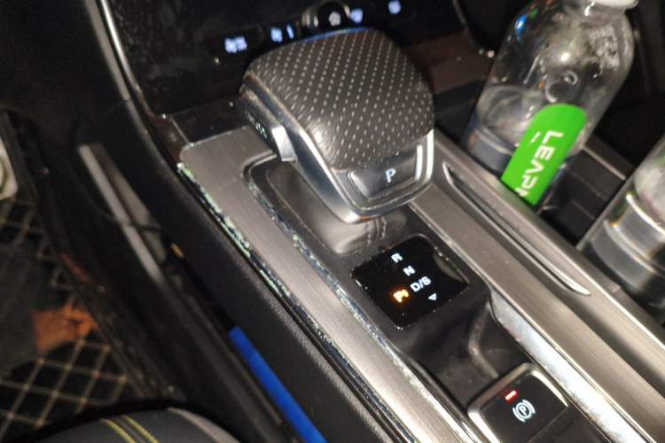 Used Roewe RX5 2020 PLUS 300TGI Automatic Ali National Style Ronglin Edition Gear Lever