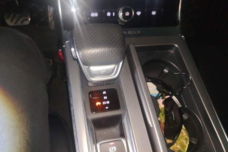 Used Roewe RX5 2020 PLUS 300TGI Automatic Ali National Style Ronglin Edition Gear Lever